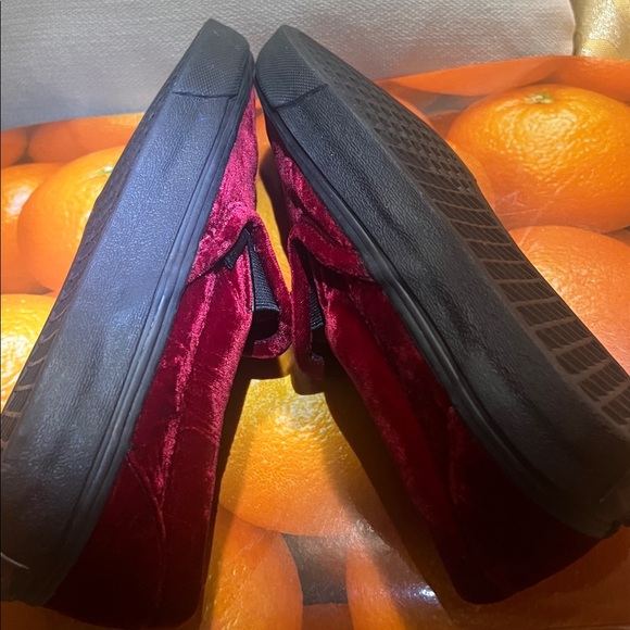 Oxblood velvet Vans/ Loafers Slip Ons Size 7.5, rubber soles for stability - Picture 7 of 9